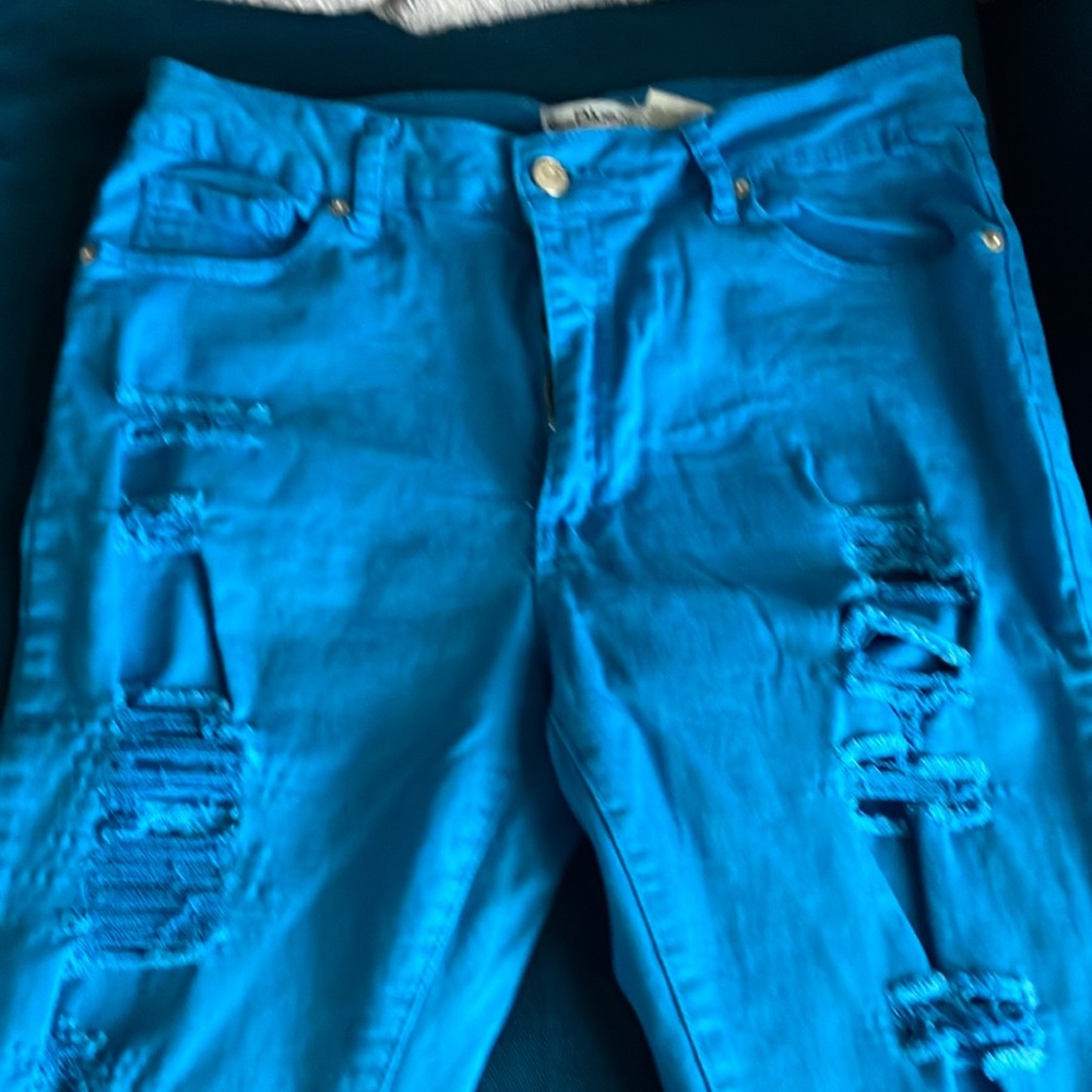 Turquoise stretching ripped jeans